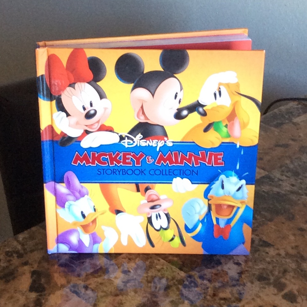 Disney’s Mickey & Minnie Storybook Collection📙📘